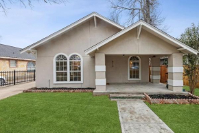 Auburn Haven Spacious Retreat with Modern Comforts
